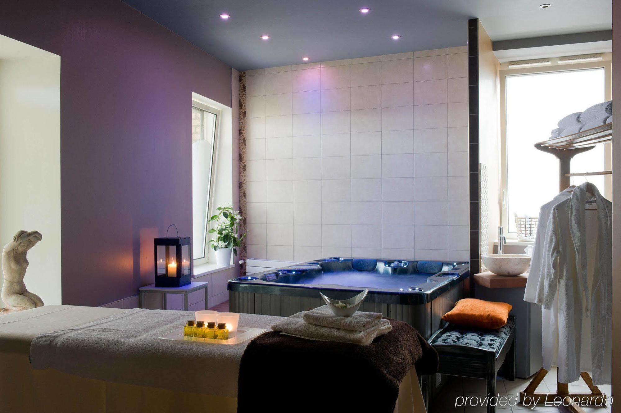 Hotel Spa Frederic Carrion Et Sa Table Gastronomique Viré Zewnętrze zdjęcie