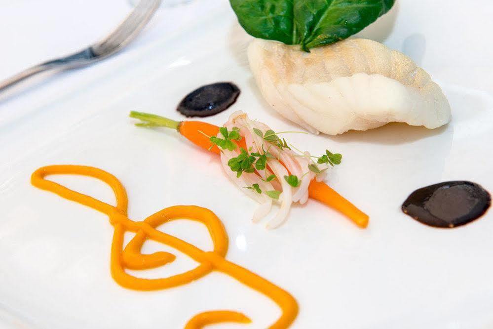Hotel Spa Frederic Carrion Et Sa Table Gastronomique Viré Zewnętrze zdjęcie