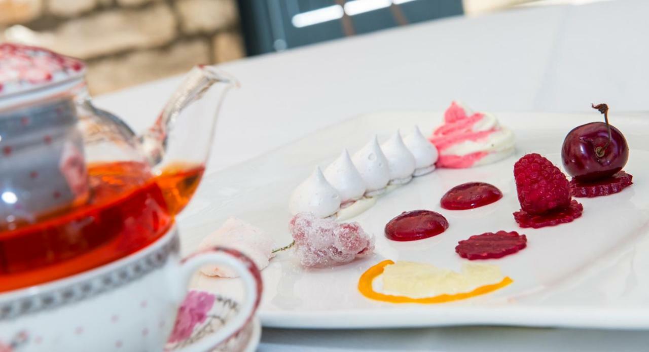 Hotel Spa Frederic Carrion Et Sa Table Gastronomique Viré Zewnętrze zdjęcie